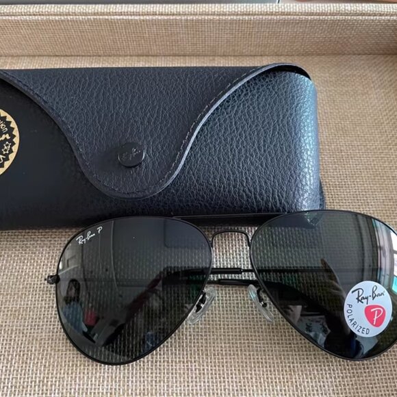 Ray-Ban RB3025 Aviator Polarized Sunglasses – Black...